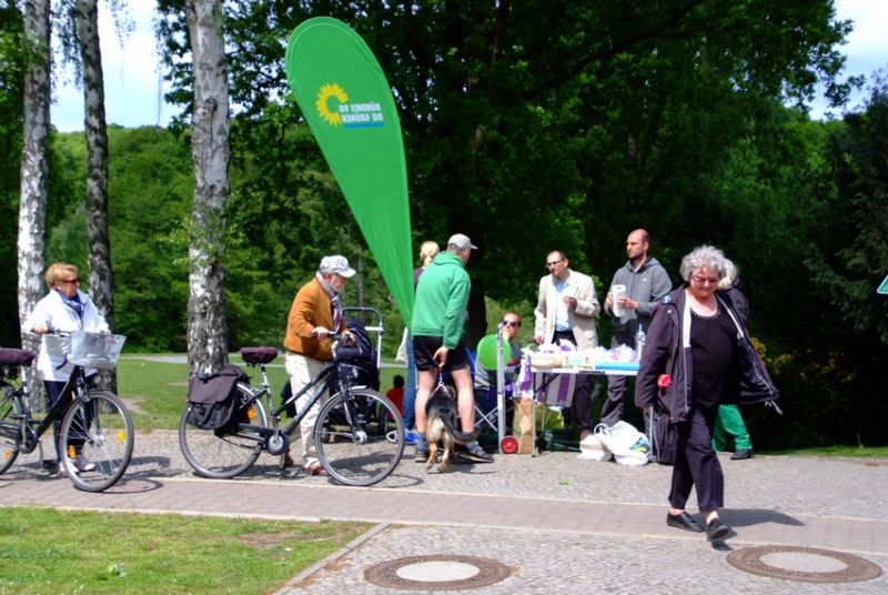 Klein aber fein - die 'Siegesparty' der Grünen .... 